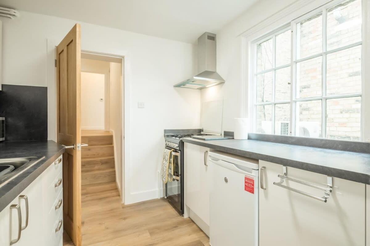 Holiday home Cosy Two Bedroom In Excellent Location *