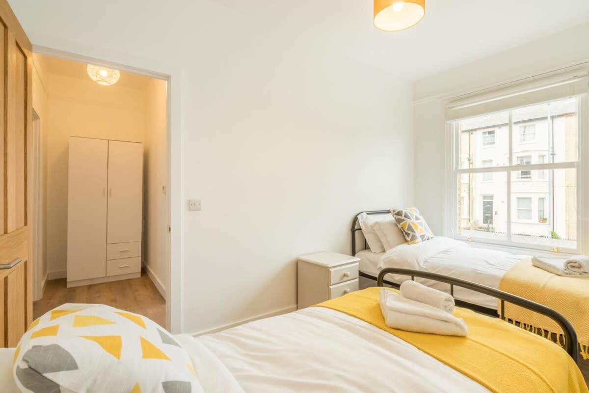 Cosy Two Bedroom In Excellent Location *