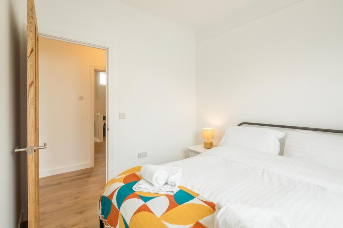 Holiday home Cosy Two Bedroom In Excellent Location *