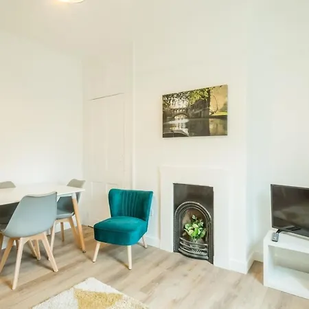 Cosy Two Bedroom Apartment In Excellent Location Cambridge  Exterior photo