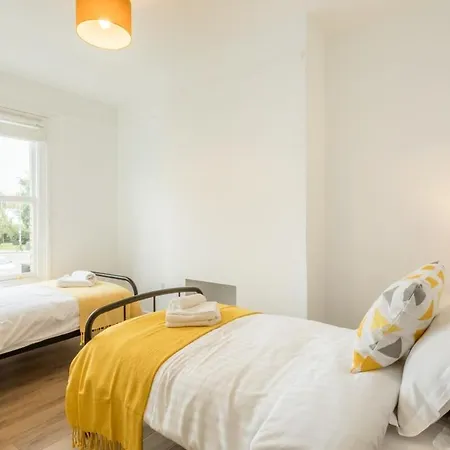 Cosy Two Bedroom Apartment In Excellent Location Cambridge  Exterior photo