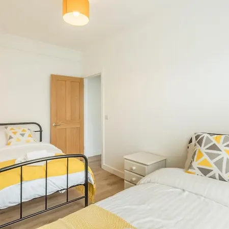 Cosy Two Bedroom Apartment In Excellent Location Cambridge  Exterior photo