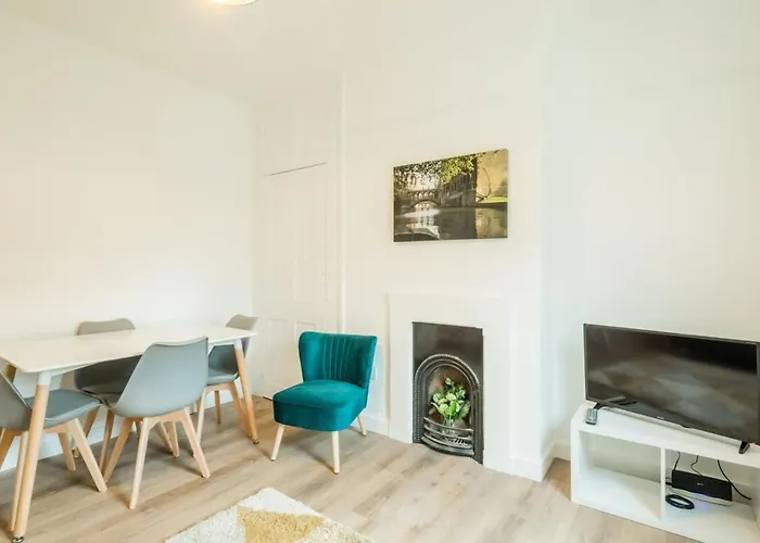 Cosy Two Bedroom Apartment In Excellent Location
