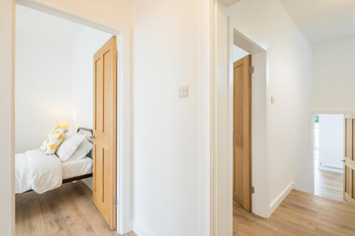 Cosy Two Bedroom In Excellent Location * CBG