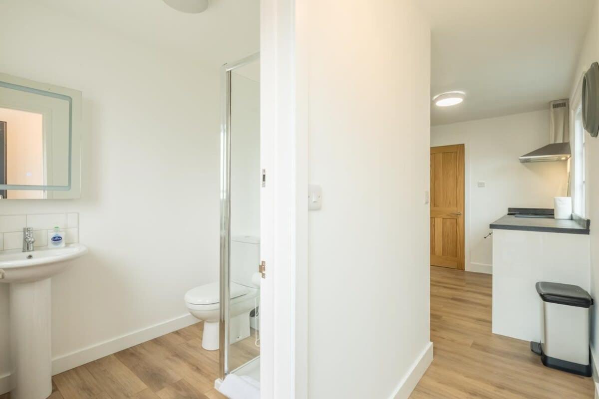 Cosy Two Bedroom In Excellent Location CBG