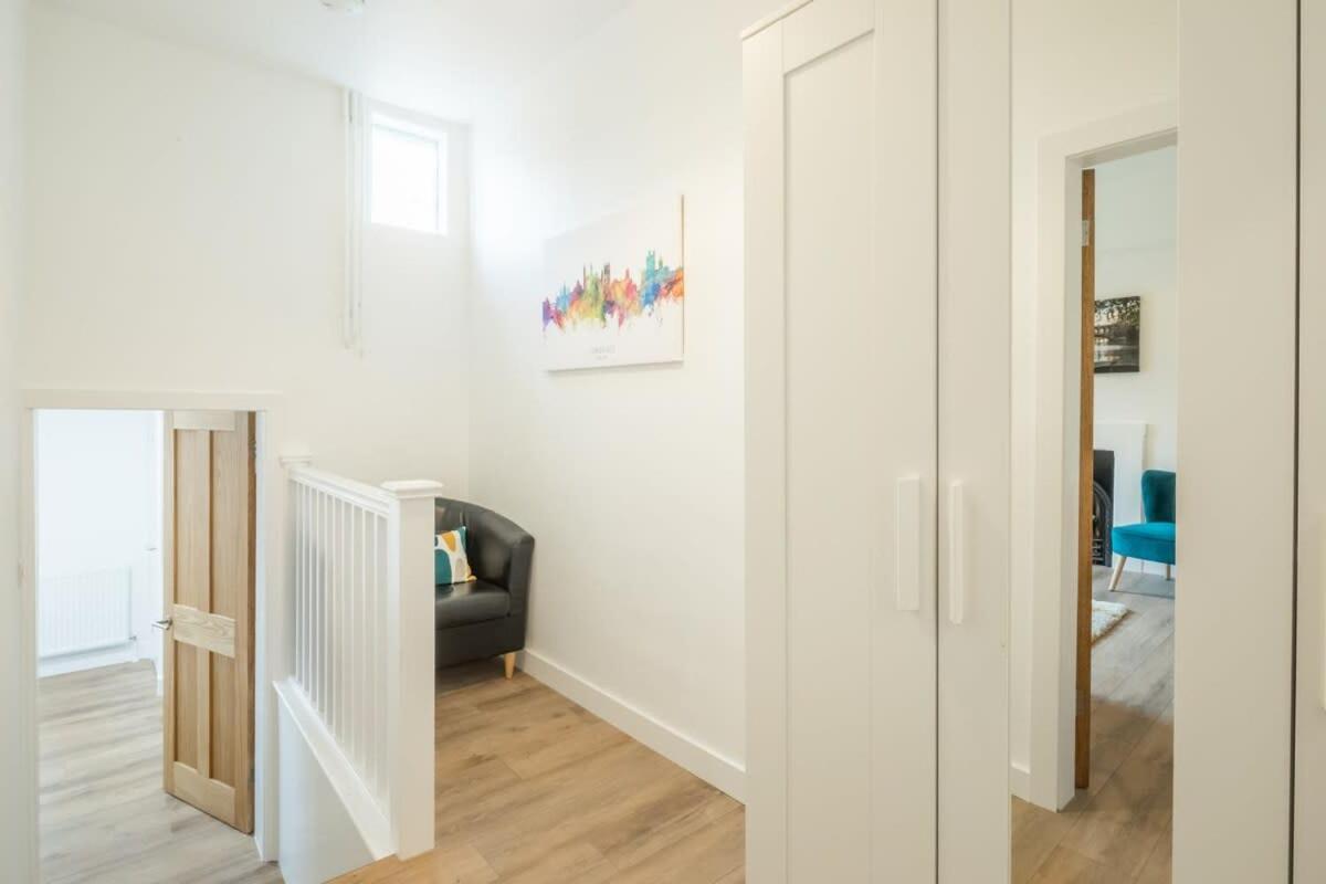 Cosy Two Bedroom In Excellent Location *